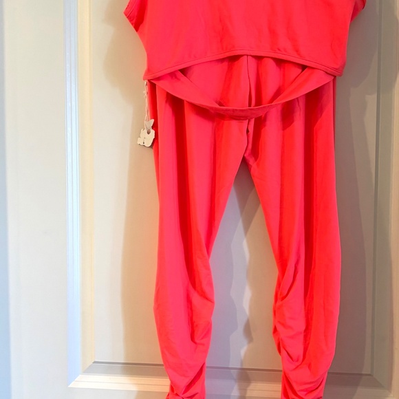 2 Piece Set - Picture 2 of 4